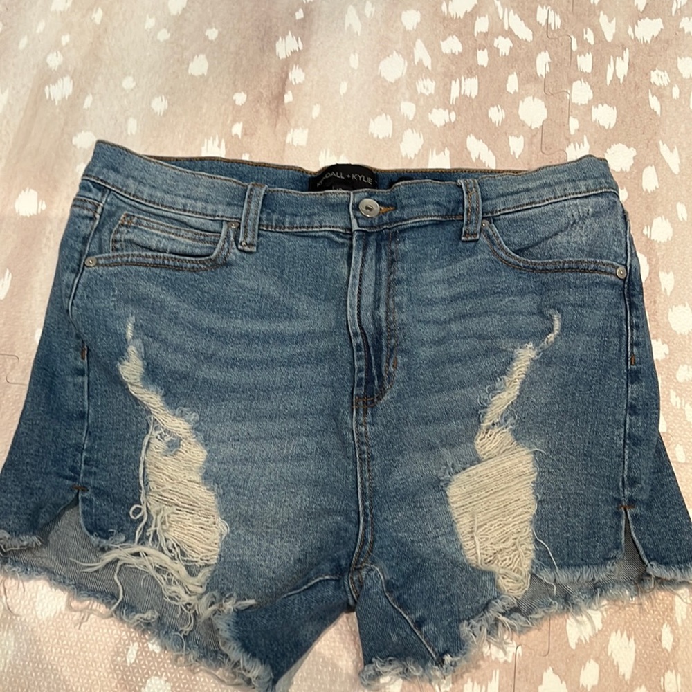 Kendal and Kylie high rise super stretch Jean short.